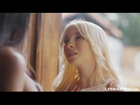 ❤️ Tjejen kommer hem några månader senare och slutar med att äta sin styvmors fitta. ❤️ Pornvideo at us